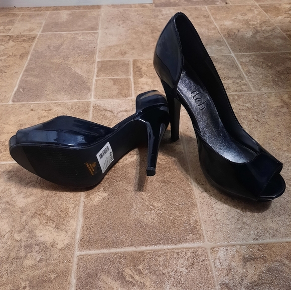 Women shoes - Picture 3 of 3